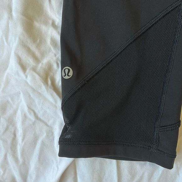 SOLD Lululemon Black tights/leggings Capri, size XS (6) preowned - Picture 6 of 12